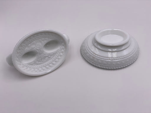 Vintage 'Lovebirds' in Milk Glass image 1