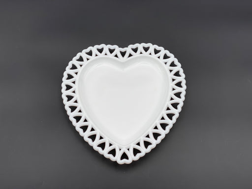 Vintage Westmoreland 'Heart' Plate in 'Milk Glass' image 0